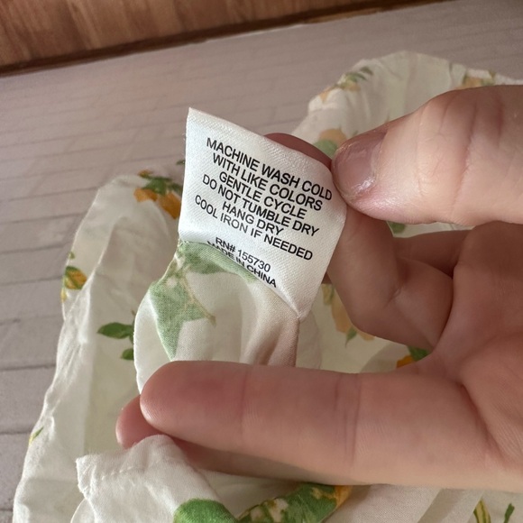 Jane and Delancey Lemon Print Button Down Rayon lightweight long sleeve M #1873 - Picture 4 of 6